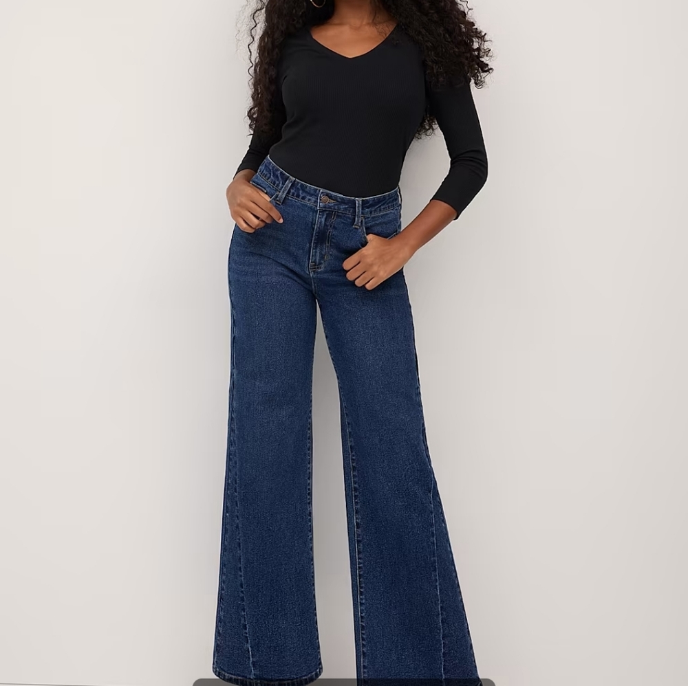 Bell bottom High  Waisted wide leg bell bottoms.Size 8